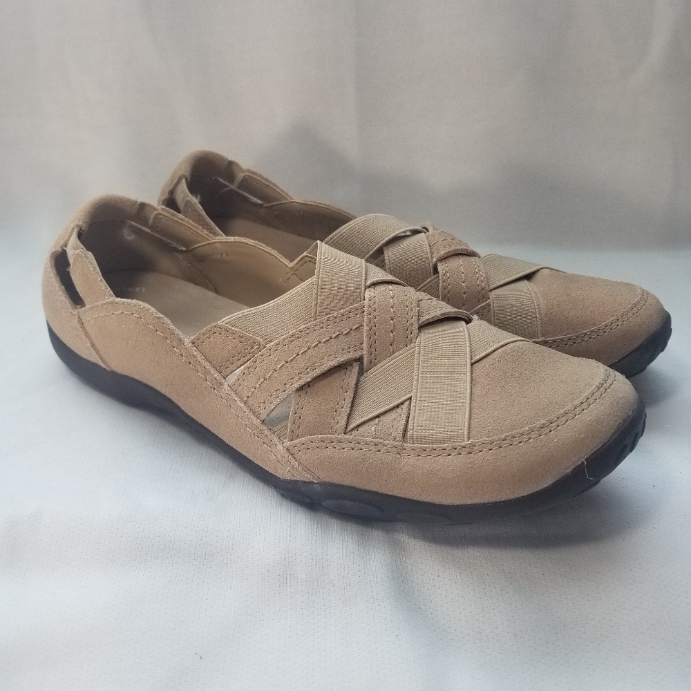 NWOT Clark's Harley Rose Cream Suede Comfort Slip On Size 10M